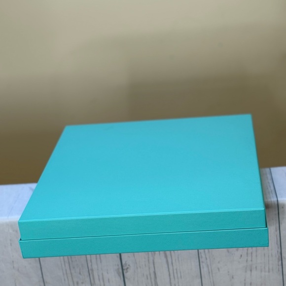 Tiffany & Co. Blue Gift Box - Picture 4 of 8